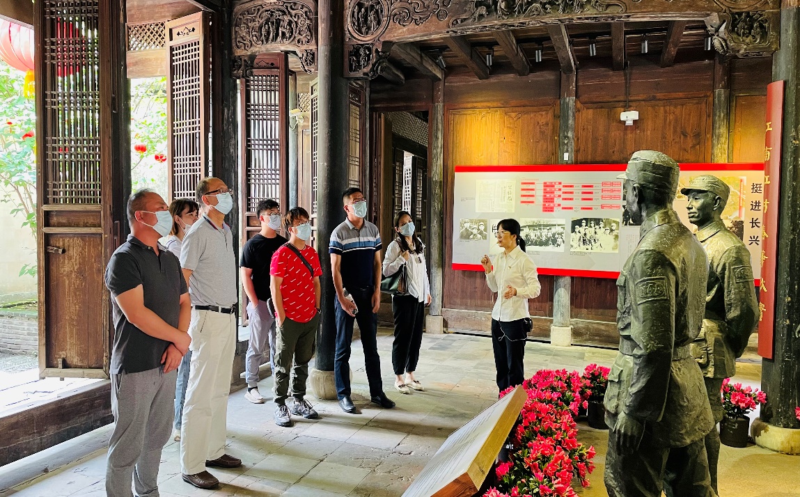 “守初心、慶百年”重走長征路主題活動(dòng)